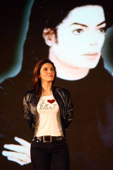 PIX: MJ inspires 'Black and White' fashion show