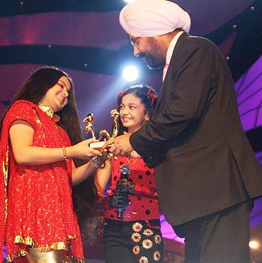 Avika Gaur receives the Small Screen Queen Award for her lead role in TV serial Balika Vadhu