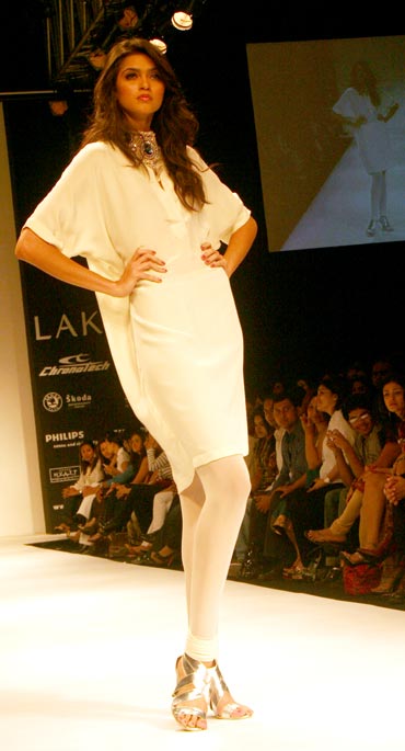 Payal, Anusha dazzle Fashion Week