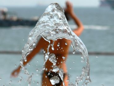 Unusual summer pics: Creating a splash!