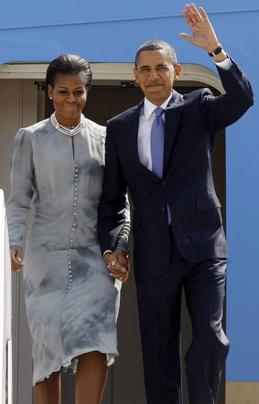 Michelle steps off Air Force One in Mumbai, November 6