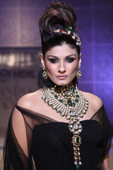 Raveena Tandon for Raj Mahtani at HDIL India Couture Week