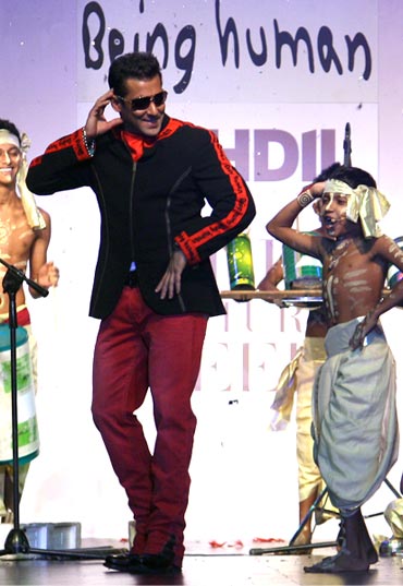 Salman Khan and the Sanjay Mandal Group at the HDIL India Couture Week