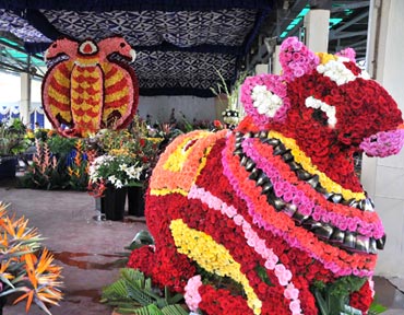 Fruit, vegetable carvings and flower arrangements here are sight to behold.