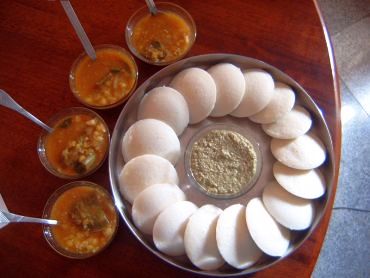 Idlis are not high in fat content, but they're low on fibre and may lead to hunger pangs soon after