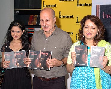 From left: Avika Gaur, Anupam Kher and Gajra Kottary