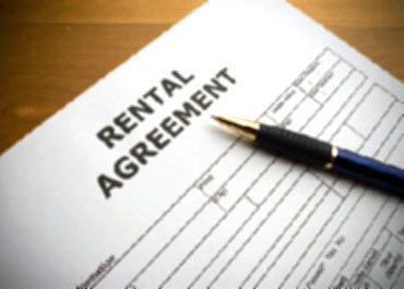 Which clauses of the lease agreement should a tenant look out for?
