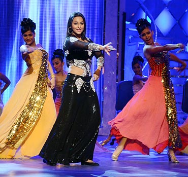 Sonakshi Sinha at Femina Miss India 2011
