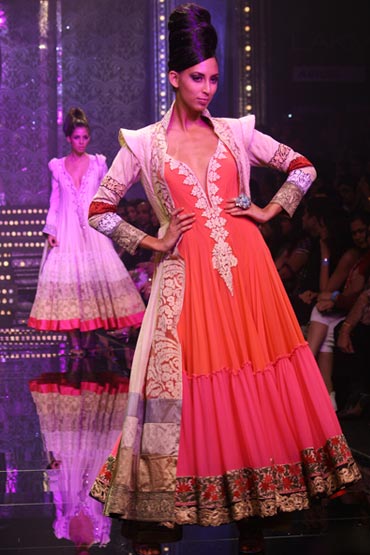 PIX: Kareena, Manish and Fashion Week glamour! - Rediff Getahead