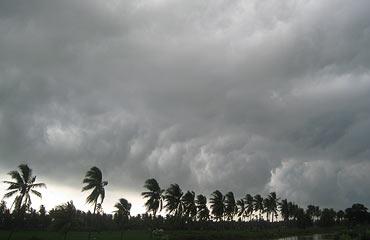 Unusual monsoon pics: Storm blowing in! - Rediff Getahead