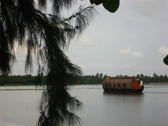 A houseboat sailing in Vembanad Lake