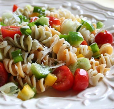 Whole grain pasta can be a satisfying addition to your weight loss diet.