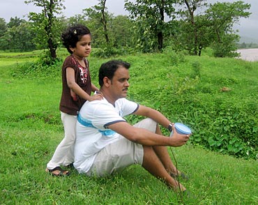 Aniket Risbud with daughter Aarya