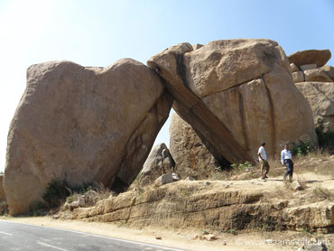 Sister Rocks, Hampi