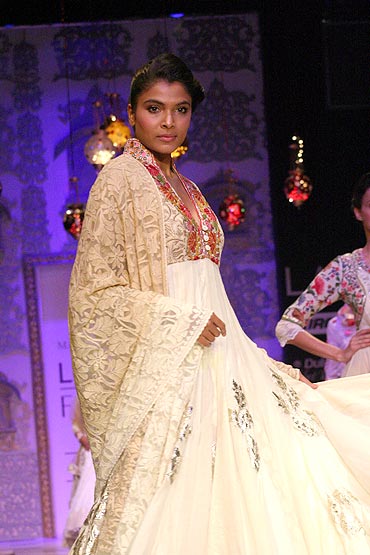 Model Hemangi Pate in a Manish Malhotra creation