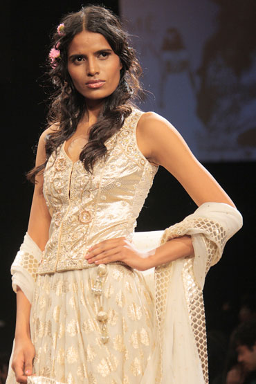 Model Preeti Dhatain a Anita Dongre creation.