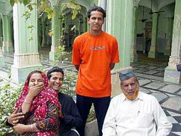Irfan Pathan with his parents Shamim Banu and Mehboob Khan and his brother Yusuf Pathan