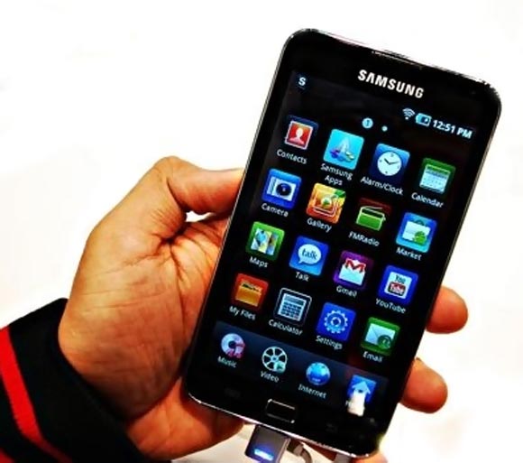 Samsung takes the lead from Apple
