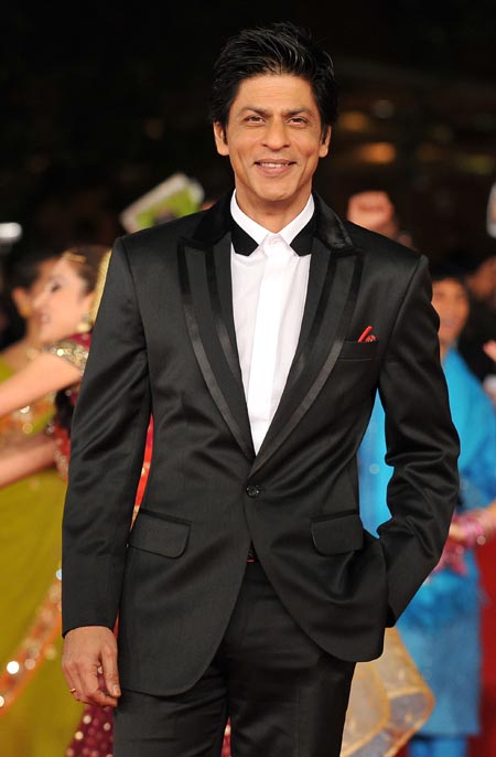 Shah Rukh Khan's chivalry is legendary -- he has all his leading ladies raving about his manners!