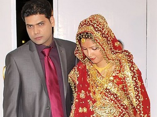 Nilofar with her husband on their wedding day