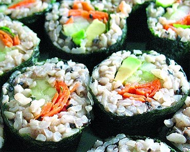 Vegetable sushi rolls