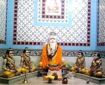Vashist Rishi with his disciples