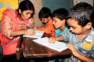A Teach for India fellow helps students