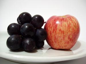 Apples and blueberries are considered negative calorie fruits