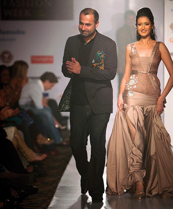 Pakistan fashion designer Deepak Perwani (L) acknowledges the audience at the end of his fashion show as part of the Colombo Fashion week in Colombo February 19, 2009.
