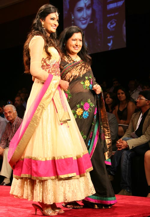 Sayali Bhagat and her mother for Gitanjali Gems
