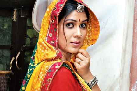 Sakshi Tanwar as negative character Teepri in serial Balika Vadhu