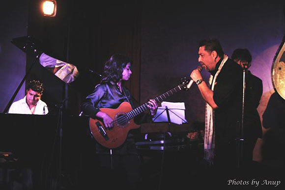 Mohini performs with Ranjit Barot