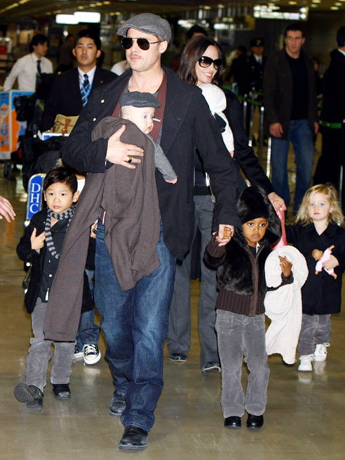 Angelina Jolie and Brad Pitt with children (L-R) Pax, Knox, Zahara and Shiloh; they are also parents to son Maddox and daughter Vivienne