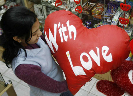 Right-wing outfits crack down on V-Day in Mangaluru