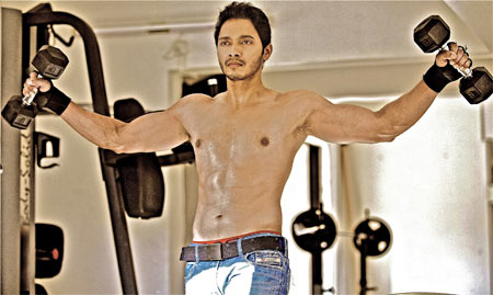Shreyas Talpade gets 6-pack abs like Sallu, SRK