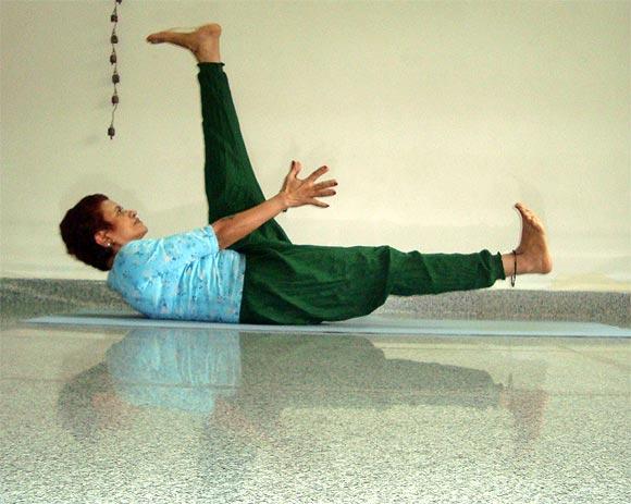 Ekapadasana (Oneleg raise)