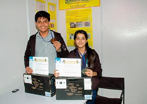 Saral Baweja and his teammate Nishi Paliwal with their awards