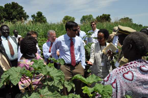 USAID Administrator Rajiv Shah listens as USAID/Sudan Economic Growth Deputy Team Leader Carmelita Maness describes local agriculture in southern Sudan