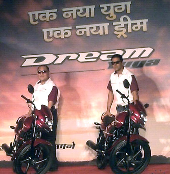 Will Akshay Kumar help Honda's Dream Yuga to the top spot?