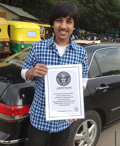 Kishan shows off his Guiness World Records certificate