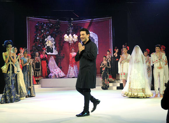 Suneet Varma (centre) at the close of his showing in New Delhi, November 24, 2012