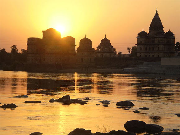 Sunset by the Betwa river in Orchha