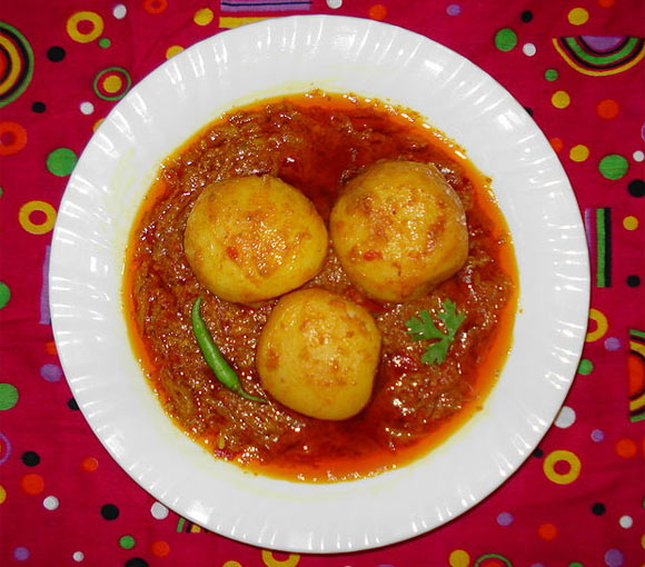 Aloor Dum (spicy potato)