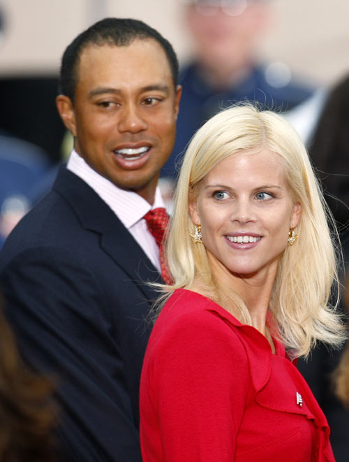 U.S. team member Tiger Woods departs closing ceremonies with his wife Elin Nordegren at the Presidents Cup golf tournament at Harding Park golf course in San Francisco, California, October 7, 2009.