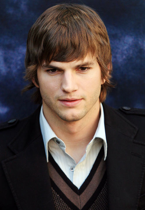 U.S. actor Ashton Kutcher poses for photographers as he promotes his film The Guardian in Madrid October 5, 2006.
