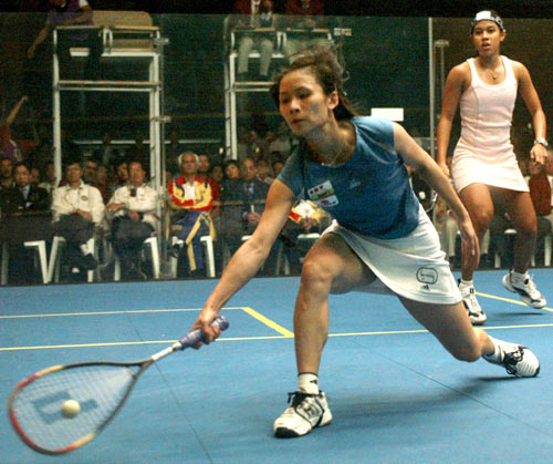 Chiu Wing Yin of Hong Kong returns the ball to Nicol Ann David of Malaysia during the women's squash final of the Asian Games.