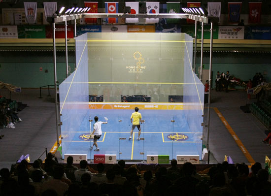 South Korea's Kim Hyun-dong plays against Macau's Lao Chi Hang (L) during the men's team squash third and fourth placing match at the East Asian Games in Hong Kong December 9, 2009.