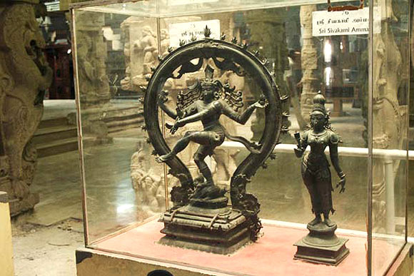 A statue inside the Meenakshi temple