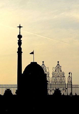 A silhouette of the iconic dome of the Rashtrapati Bhavan and the Jaipur Column