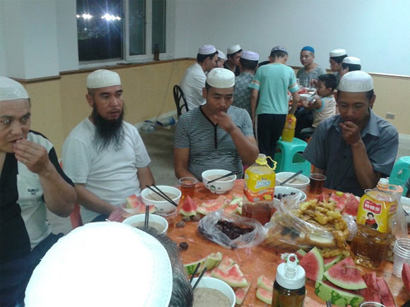 Your photos: Observing Ramzan in China